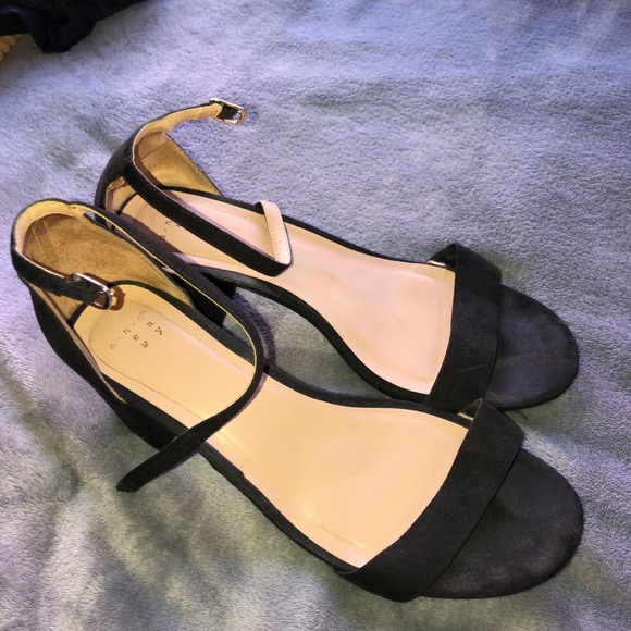 Black Heels - Picture 3 of 3